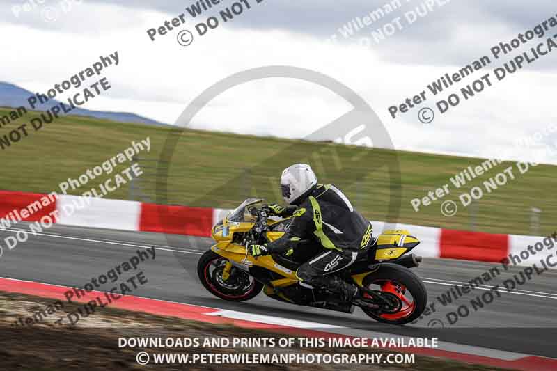 cadwell no limits trackday;cadwell park;cadwell park photographs;cadwell trackday photographs;enduro digital images;event digital images;eventdigitalimages;navarra;no limits trackdays;peter wileman photography;racing digital images;trackday digital images;trackday photos